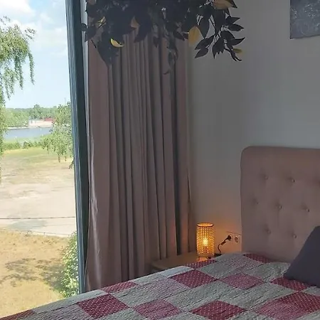 Centre River View Apartman *